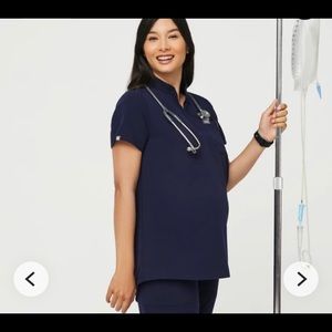 Maternity scrub top